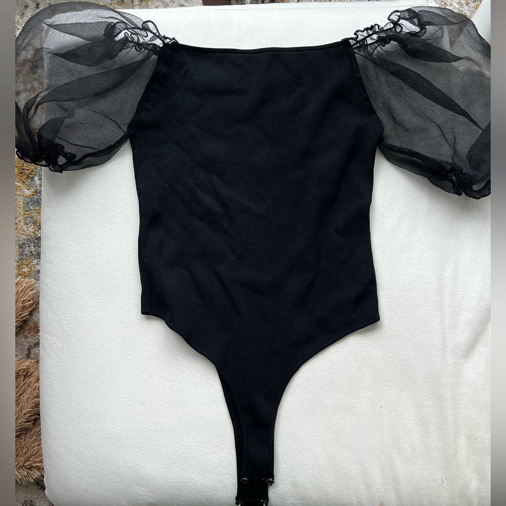 Puff sleeve black bodysuit